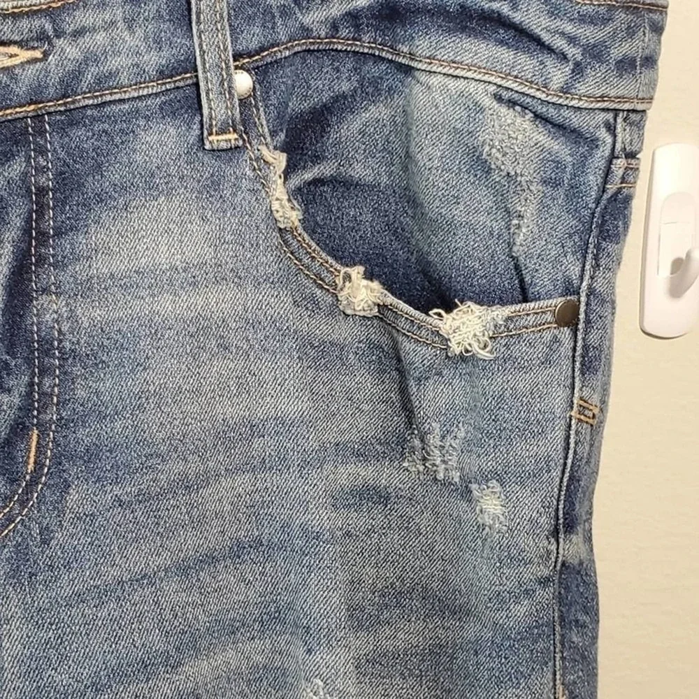 TORRID high rise straight distressed‎ jeans plus - Picture 7 of 10